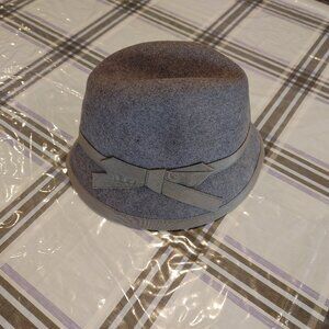 Women's hat 100% Wool color: Gray